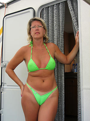 undecorated pics be incumbent on hot women in bikinis