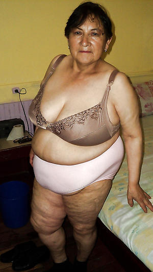 bbw fat granny love posing nude