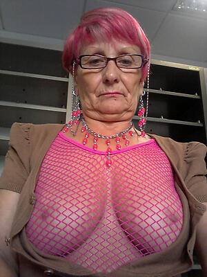 amazing mature granny naked selfies