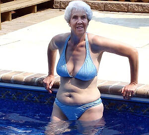 hot older woman in bikini porn pics