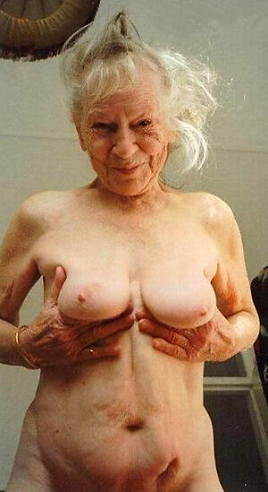 photos be advantageous to in one's birthday suit older women