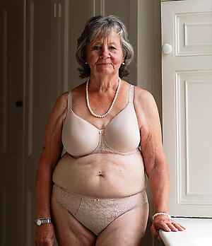 older fat grannies love posing exposed