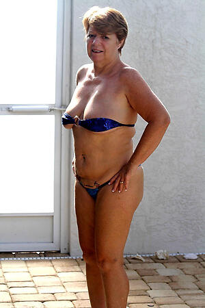 amateur grannies in bikinis posing nude