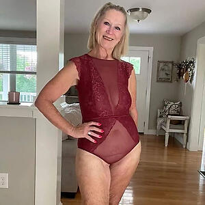 granny mom love posing unclothed