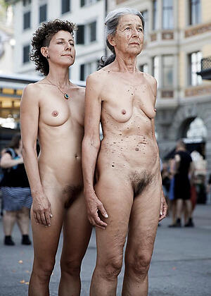 older nude women pussy pics