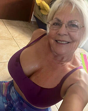 denude granny selfshots amateur pics