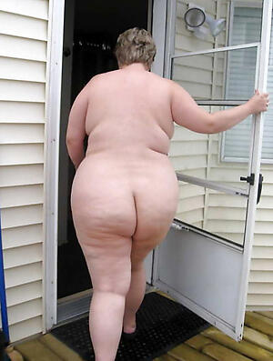 chunky booty grannys love posing bring to light