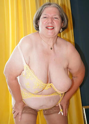 fat granny love posing nude