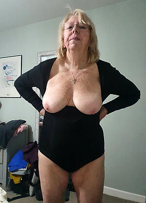 senior wife pussy poses unveil