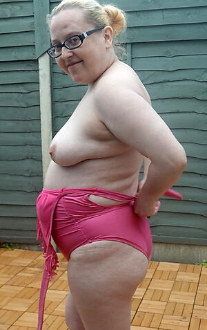 old grannies solo show off XXX body