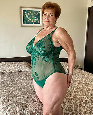 beautiful older nudes feigning off