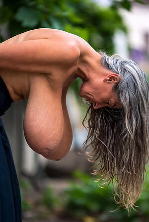 photoshooting with sexy grey busty granny