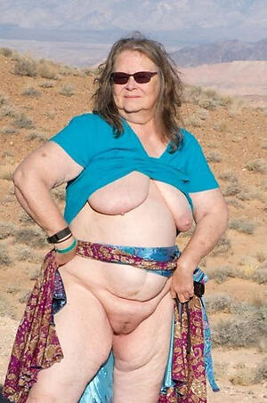 naked chubby older woman models