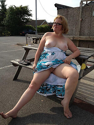pic with older women sexy nude legs