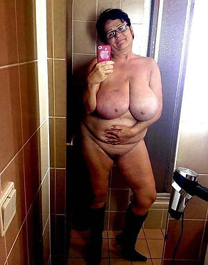 older woman nude selfies hot photos