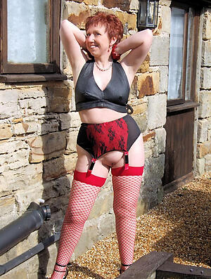 X-rated sexy grannies in stockings porn pics