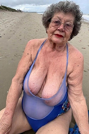 nude elder woman bikini homemade picture