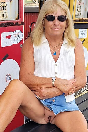 free erotic older woman a hot photos