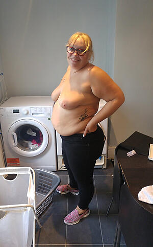 unfold lonely housewives models