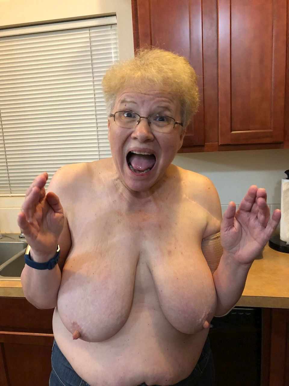 inconsolable granny broad in the beam boobs nude pics