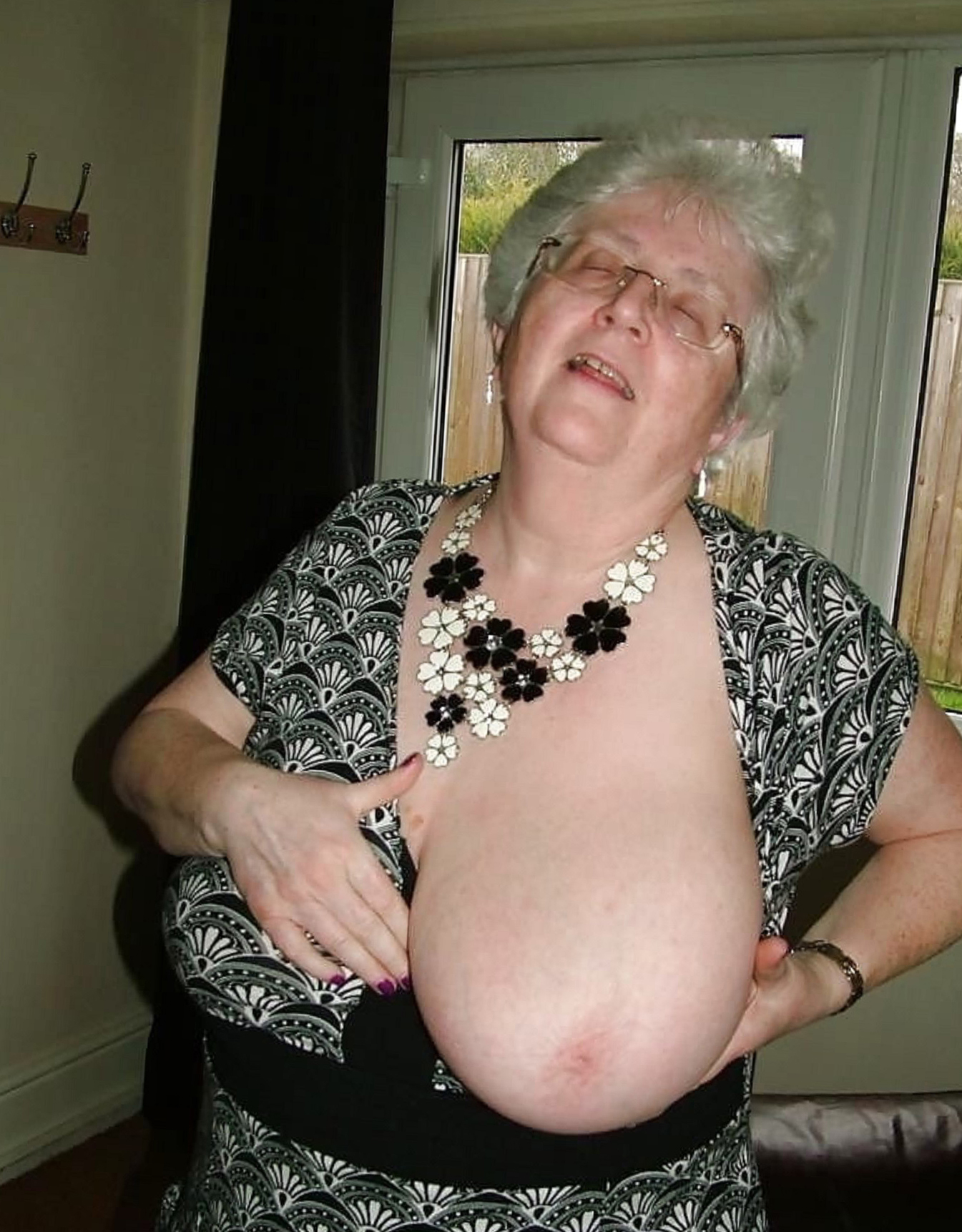amateur granny porn pics